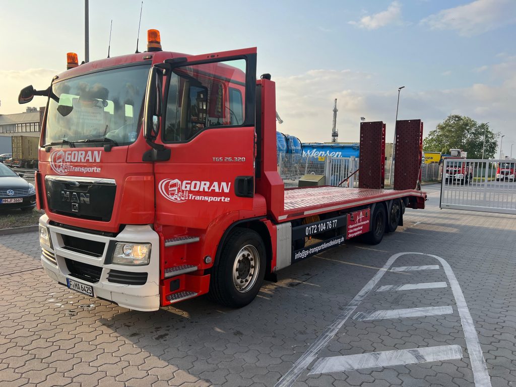 3-Achser LKW für Transport in Hamburg