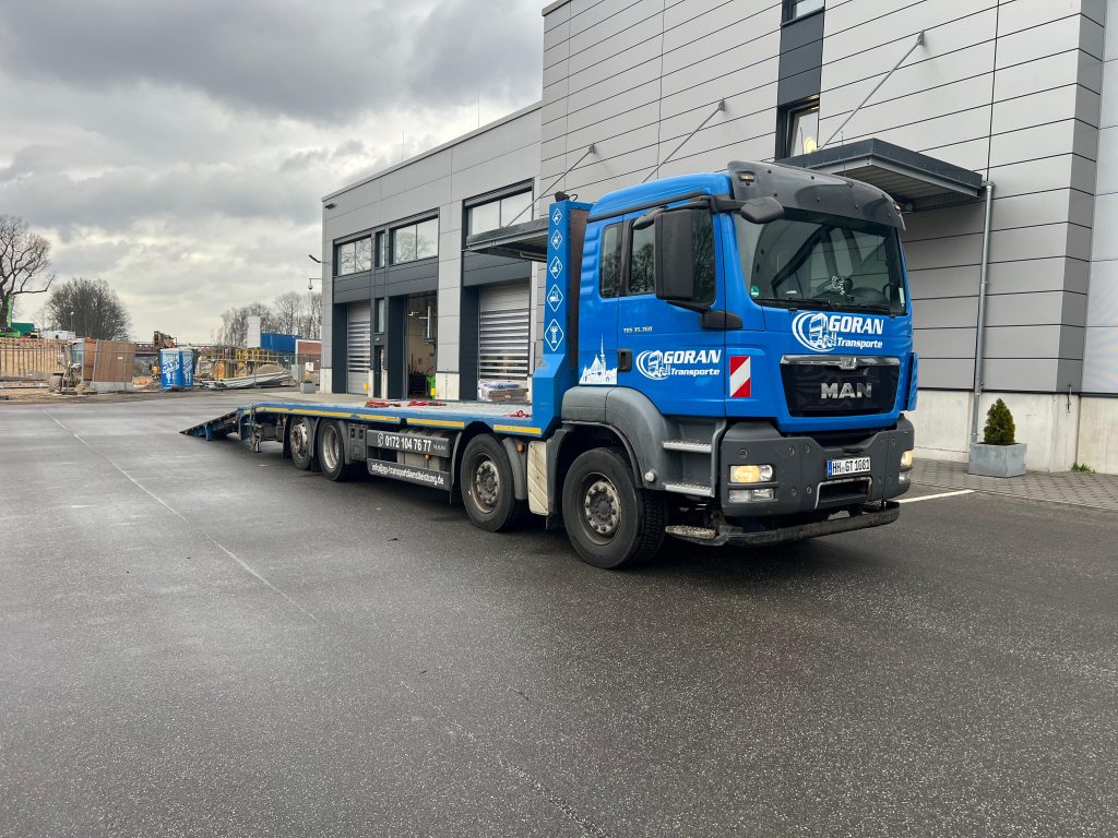 4-Achser LKW für Transport in Hamburg